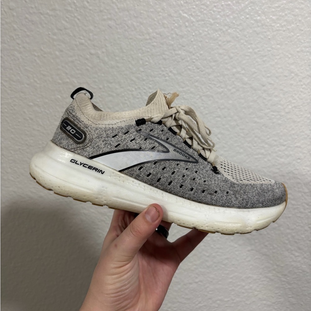 Brooks Glycerin 20 Neutral Running Shoe - Gray & White